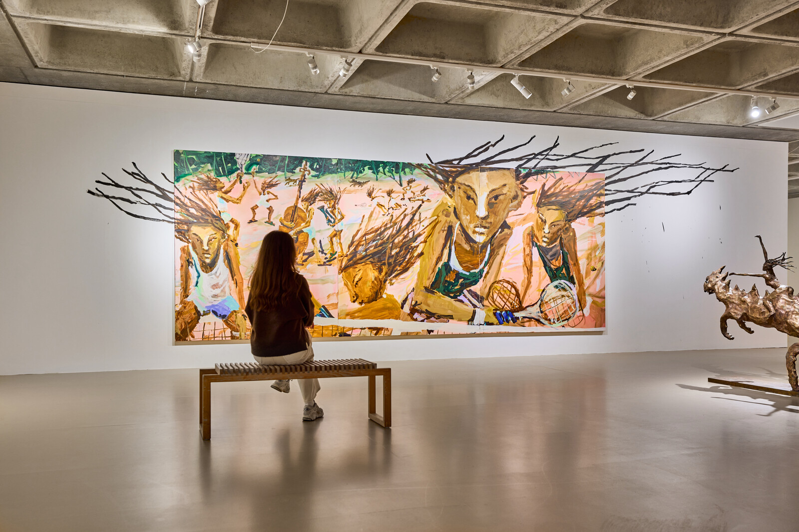 Et af Mie Olise Kjærgaards kæmpe værker på udstillingen Agile Aggressions på Trapholt Kunstmuseum.