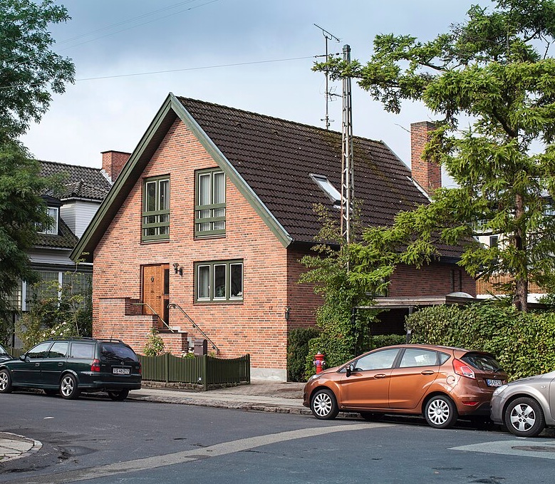 Et hus som illustration af et dødsbo, der udover fast ejendom indeholder fx penge, indbo, gæld mm.