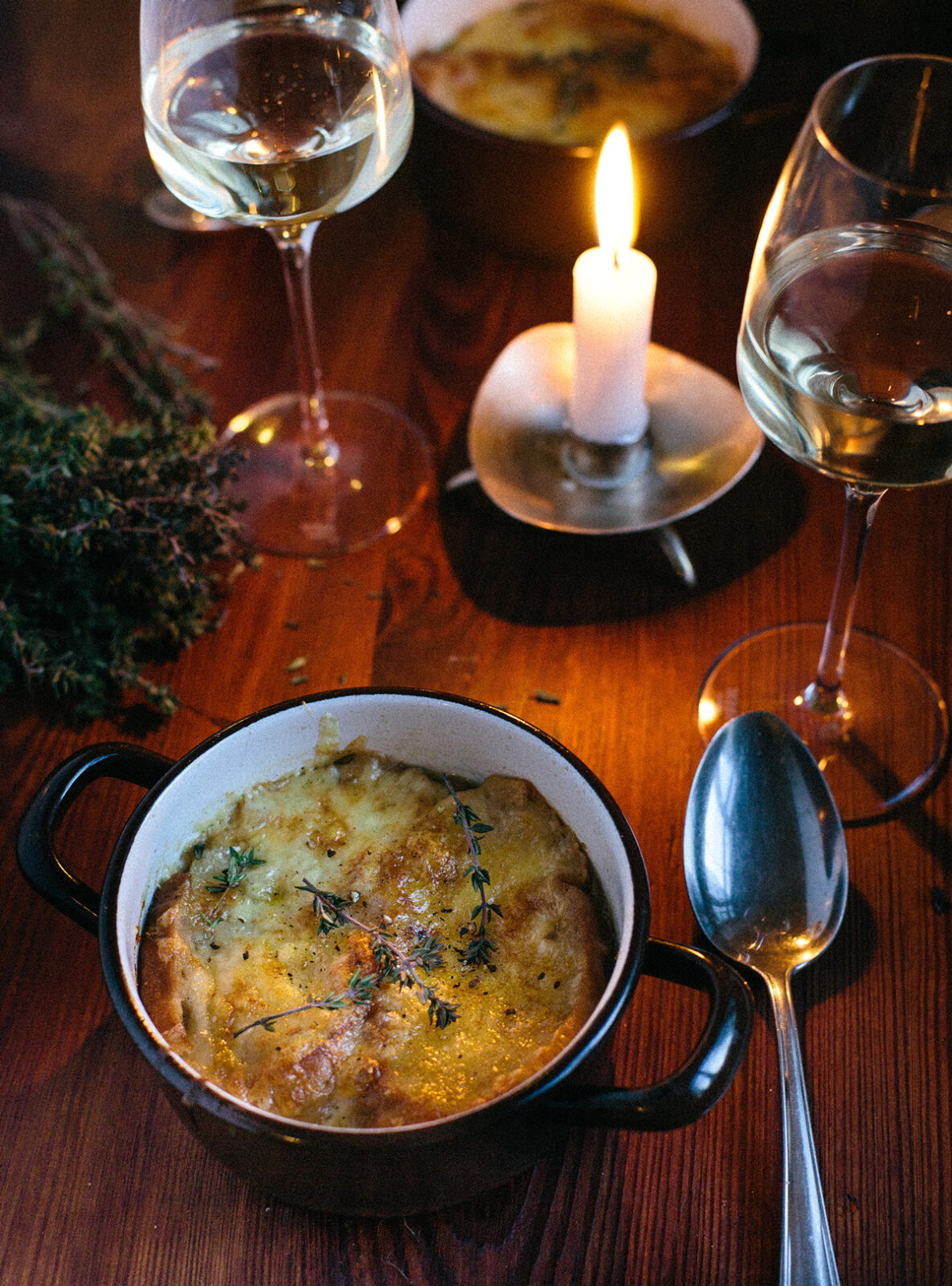 Løgsuppe med masser af ost