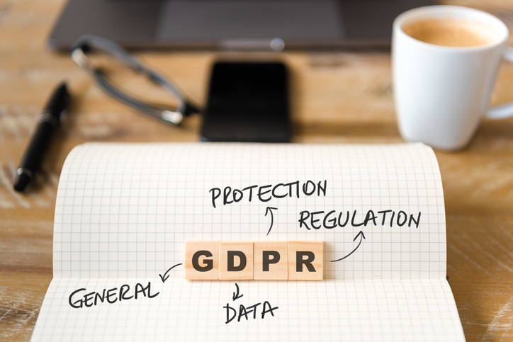 Foto af GDPR skilt. I Europa har vi GDPR for vores digitale sikkerhed