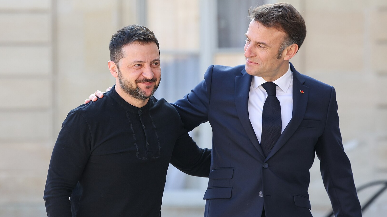 Konspirationsteorier om kokainmisbrug har ramt både Macron og Zelenskyj.