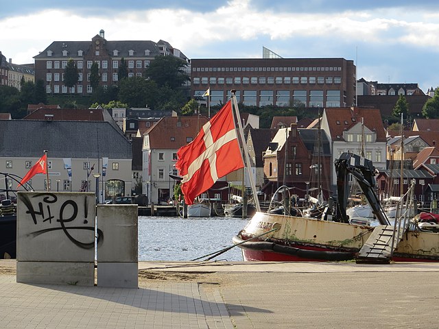 Foto af Duborg-gymnasiet i Flensborg, hvor elever fra det danske mindretal undervises.