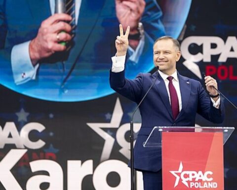 Ny national-konservativ præsident indsat i Polen