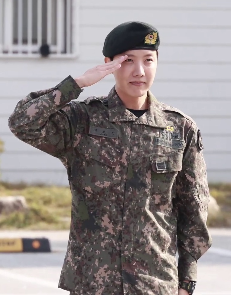 J-Hope og de andre medlemmer af K-pop bandet BTS har haft militærtjeneste