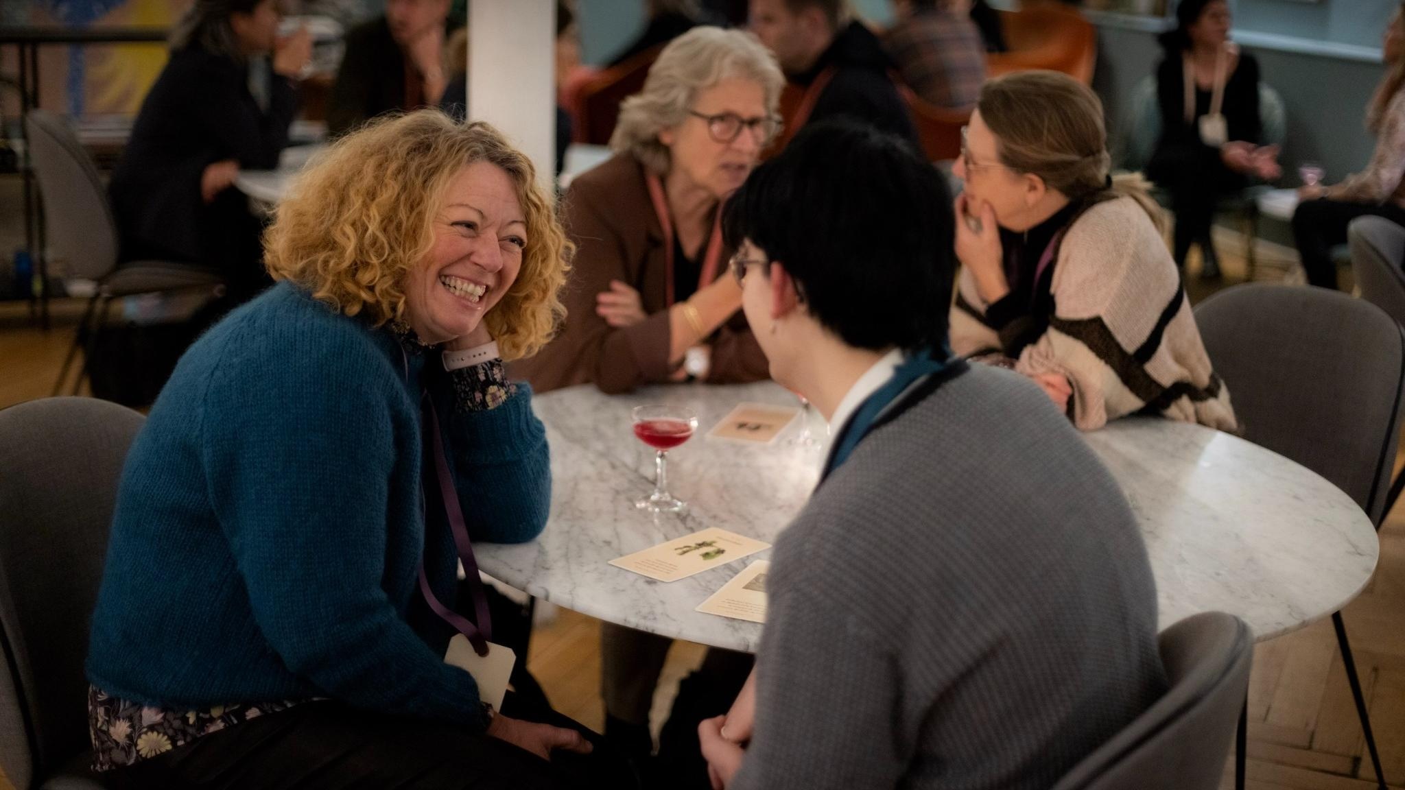 Nadja Pass samtale etikette