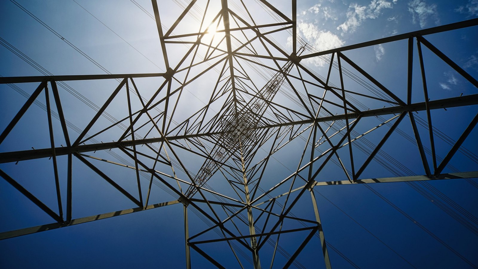 Et højspændingsmast som eksempel på kritisk infrastruktur i fare for russisk sabotage.