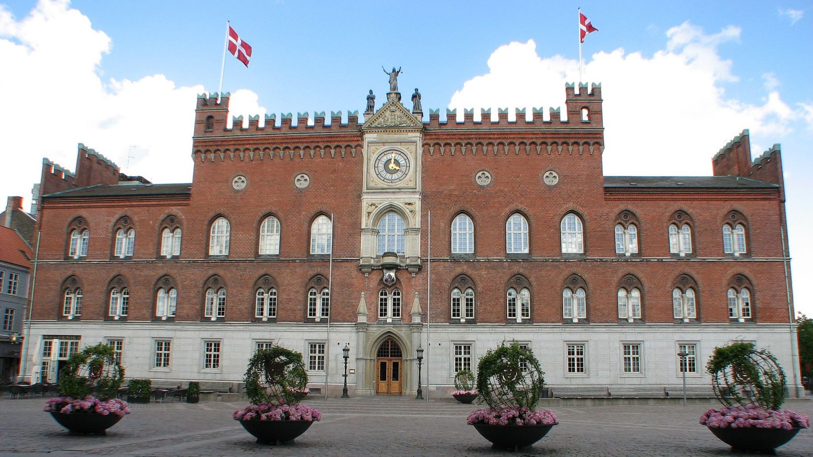 Odense Rådhus, hvor politikere snart går til valg.