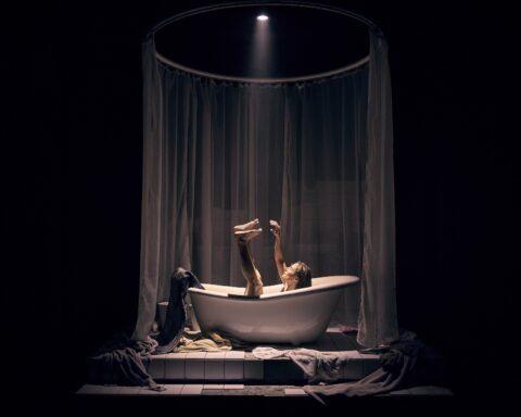 Henrik Ibsens ‘Fruen fra havet’ svømmer i sanselighed og symbolik