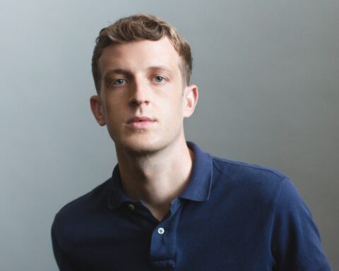 Édouard Louis vil i ”Kollaps” forstå sin brors korte, tragiske liv – selv følte forfatteren intet ved dødsfaldet