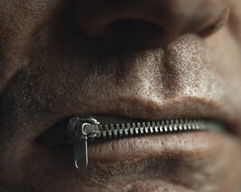 Den stille dræber: Når tavshed bliver organisationens stærkeste magt