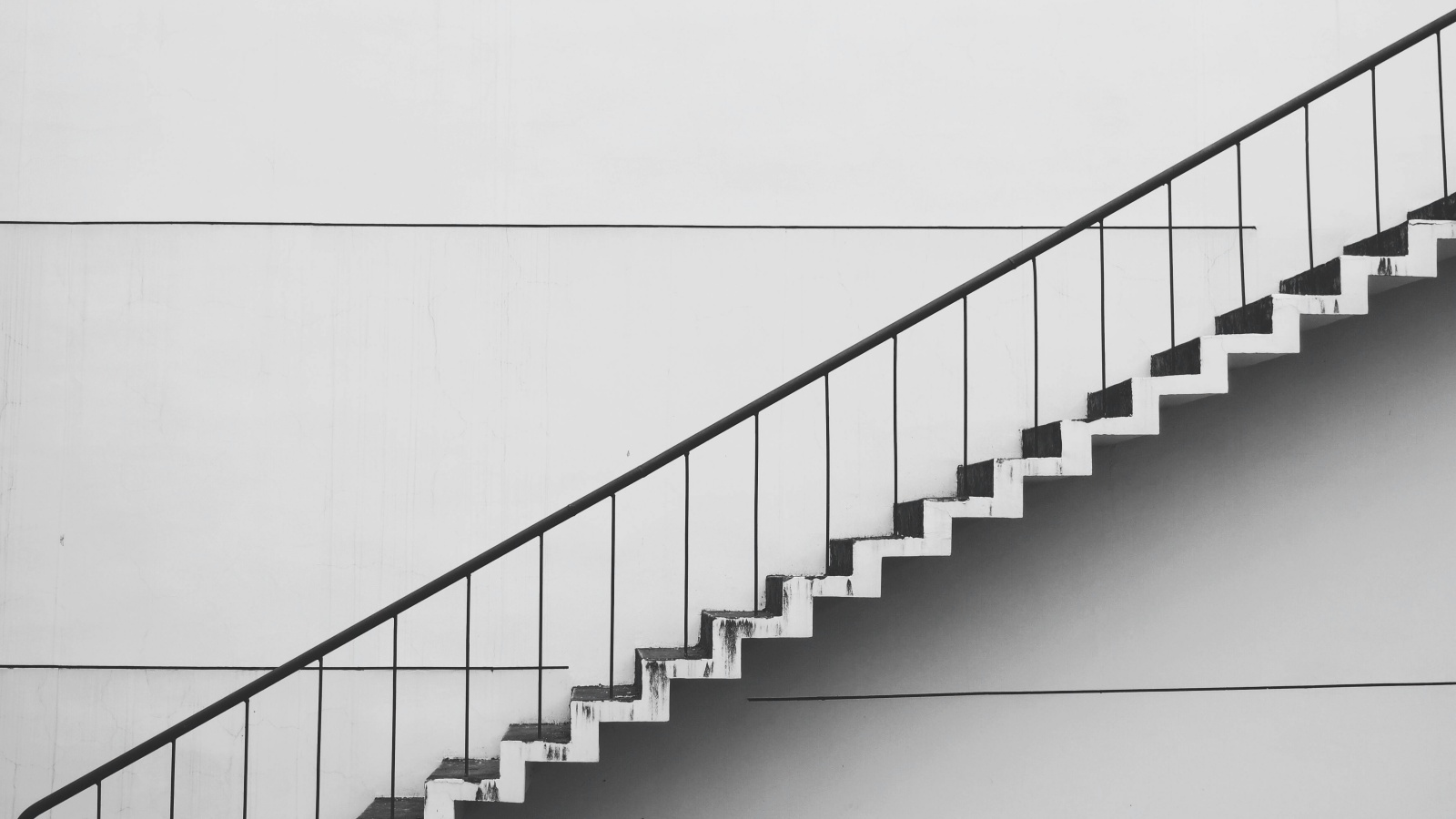 Et sort-hvid foto af en trappe som illustration af frisættelsestrappen.