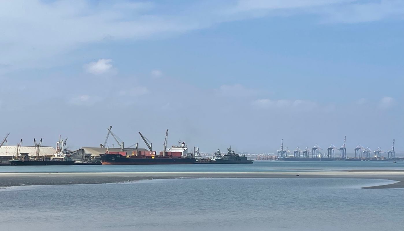 Havne i Djibouti på den anden side af strædet til Yemen ved indgangen til Det Røde Hav.