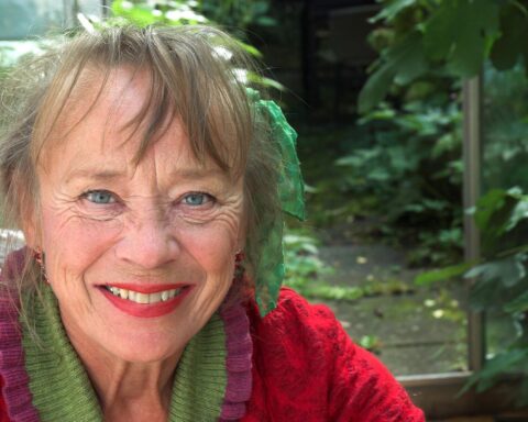 Gretelise Holm gør status med skarphed og format