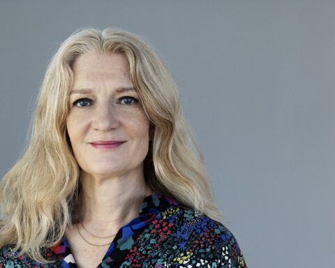 Karen Bros ‘Lukkefesten’ balancerer uelegant mellem stærke dilemmaer og for tykke penselstrøg