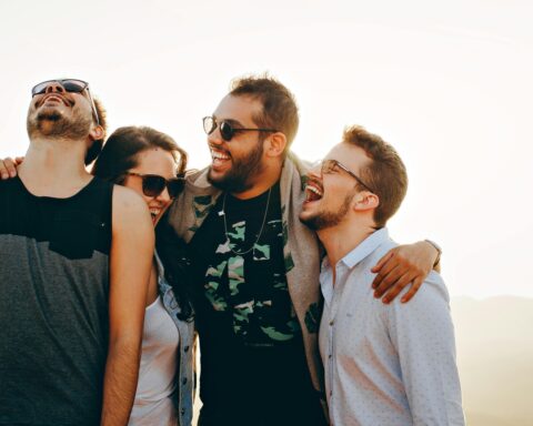 Adfærdsændring: Ét grin flytter mere end 10 formanende pegefingre