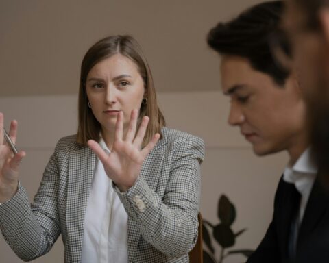 Når magten bliver bange for at mærke sig selv