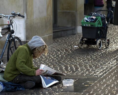 Skubber kontanthjælpsreformen mennesker ud i hjemløshed?