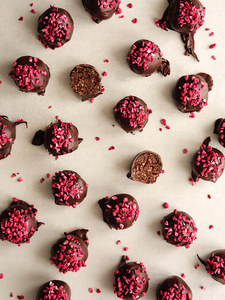 Hindbærkugler lavet på rugbrødsrester