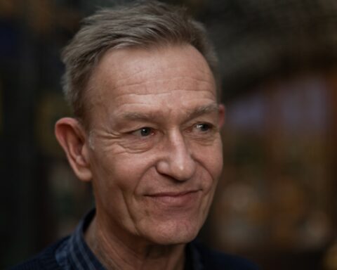 Michael Holbek maler et levende portræt af to danske porcelænsrivaler