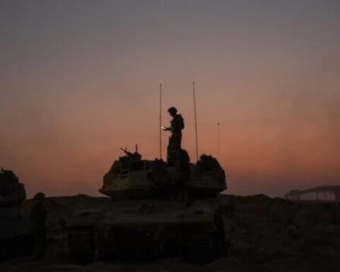 Fredsplan under pres: Israel bomber fortsat i Libanon