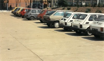 Polens bilpark anno 1993. Polski FIAT er hurtigt blevet udskiftet med større og smartere modeller