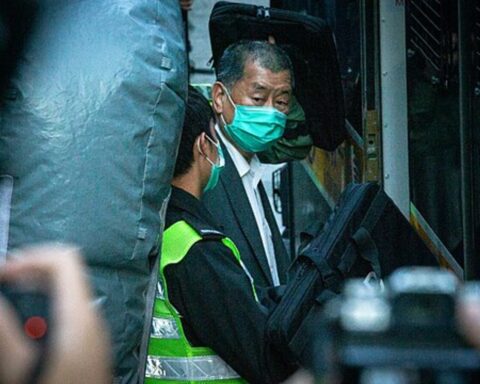 Dødsbrand og demokratisk deroute: Hong Kongs forfald