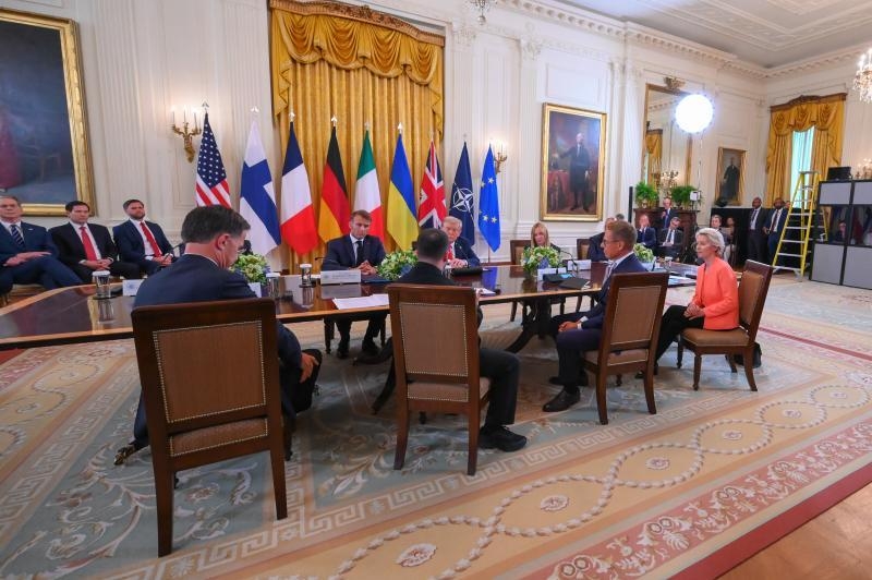 Trump og ledere fra Europa og Nato i Det Hvide Hus.