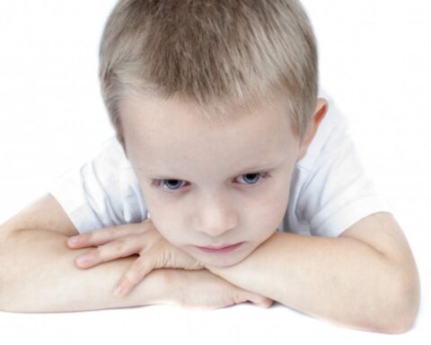 Strukturer, der skaber tavshed: Hvorfor problemerne i daginstitutionerne bliver ved