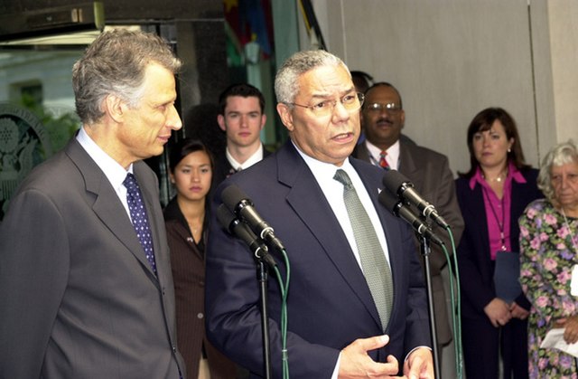 Tidligere fransk udenrigsminister Villepin og den amerikanske udenrigsminister Powell i 2004.