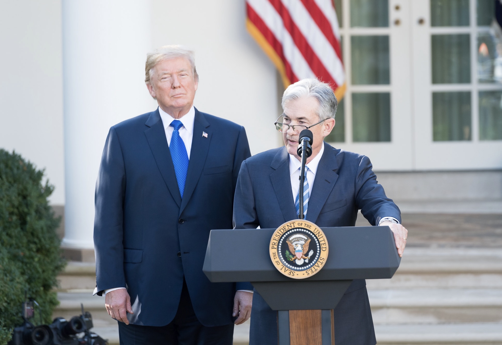 Trump Powell centralbankchefen mod præsidenten