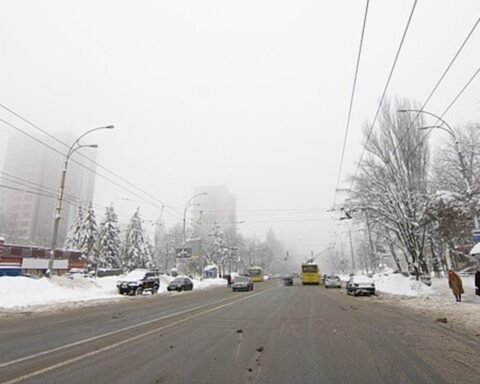 Putin forsøger at bombe og fryse demokratiet ud af Ukraine