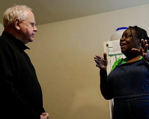 Trumps “Krig mod svindel” rammer 1,3 millioner fattige. De kan ikke få forsikringspenge