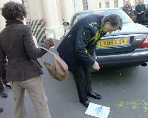 Epstein-filer skaber røre i Storbritannien. Tidligere minister efterforskes