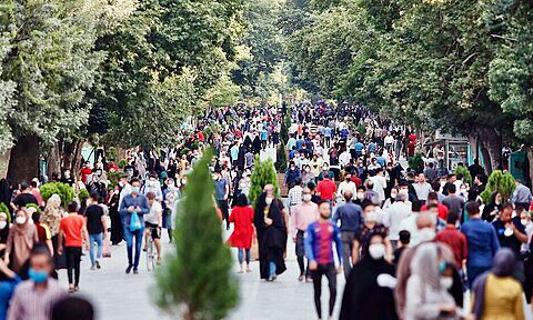 USA opruster og søger spioner i Iran. Præsterne afviser igen, at de udvikler atomvåben