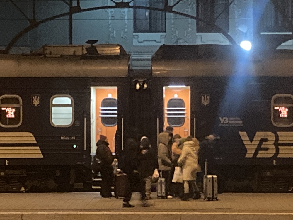 Toget på perron i Ukraine