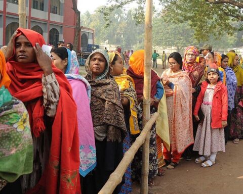 Først væltede de unge regeringen. Nu skal Bangladesh stemme om fremtiden.
