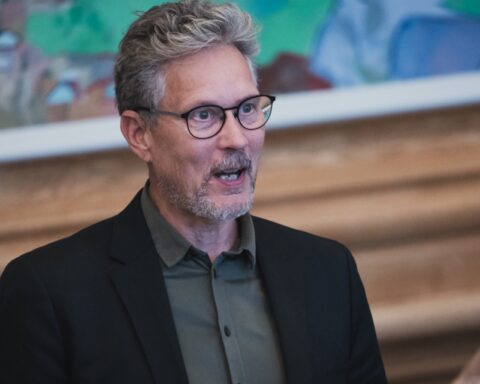 Et folketingsflertal uden om regeringen vil undersøge model for dansk forvaltningsdomstol