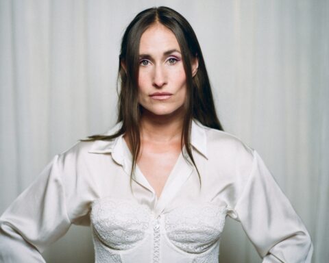 Kvindeidealerne i Rosalinde Mynsters ‘Skønheden’ er ren body horror. Men hvad er alternativet?