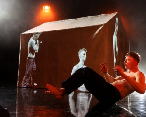 ”Ind i mørket” er alle forældres mareridt