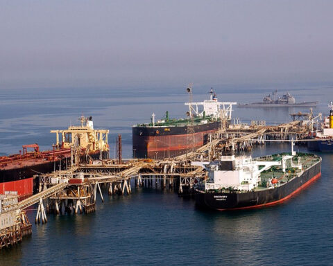 Nye angreb på olietransporten driver igen priserne op