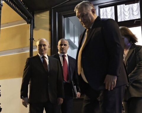 Zelenskyj beskylder Ungarns Orbán for at “blokere alt”