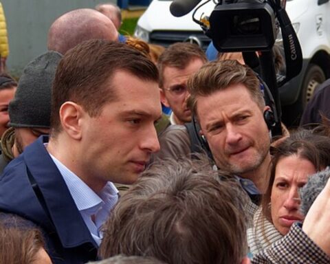 Polariseret kommunevalg i Frankrig peger mod højredrejning