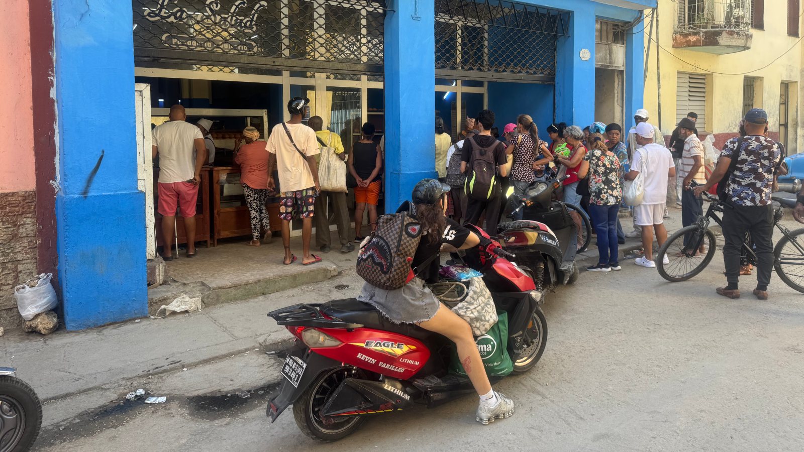 En brødkø i Havana, Cuba