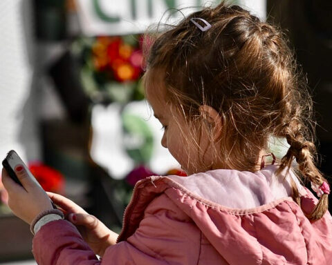 Børn, der storforbruger sociale medier, har høj risiko for at udvikle depression og angst