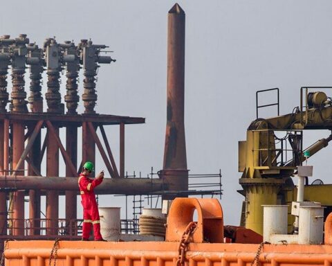 Mellemøstens gasanlæg brænder. Trump alene overvejer næste skridt