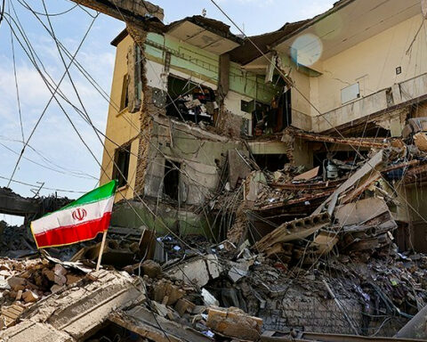 Krigen på sjette døgn: Den intensiveres og den breder sig