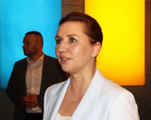 Nu danser Mette Frederiksen efter Løkkes pibe