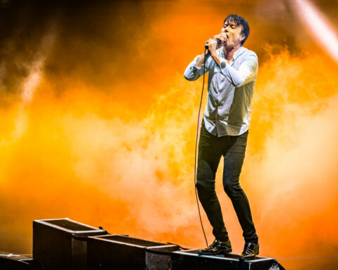 Suede i Royal Arena: Anti-nostalgisk fest på musikalske antidepressiver