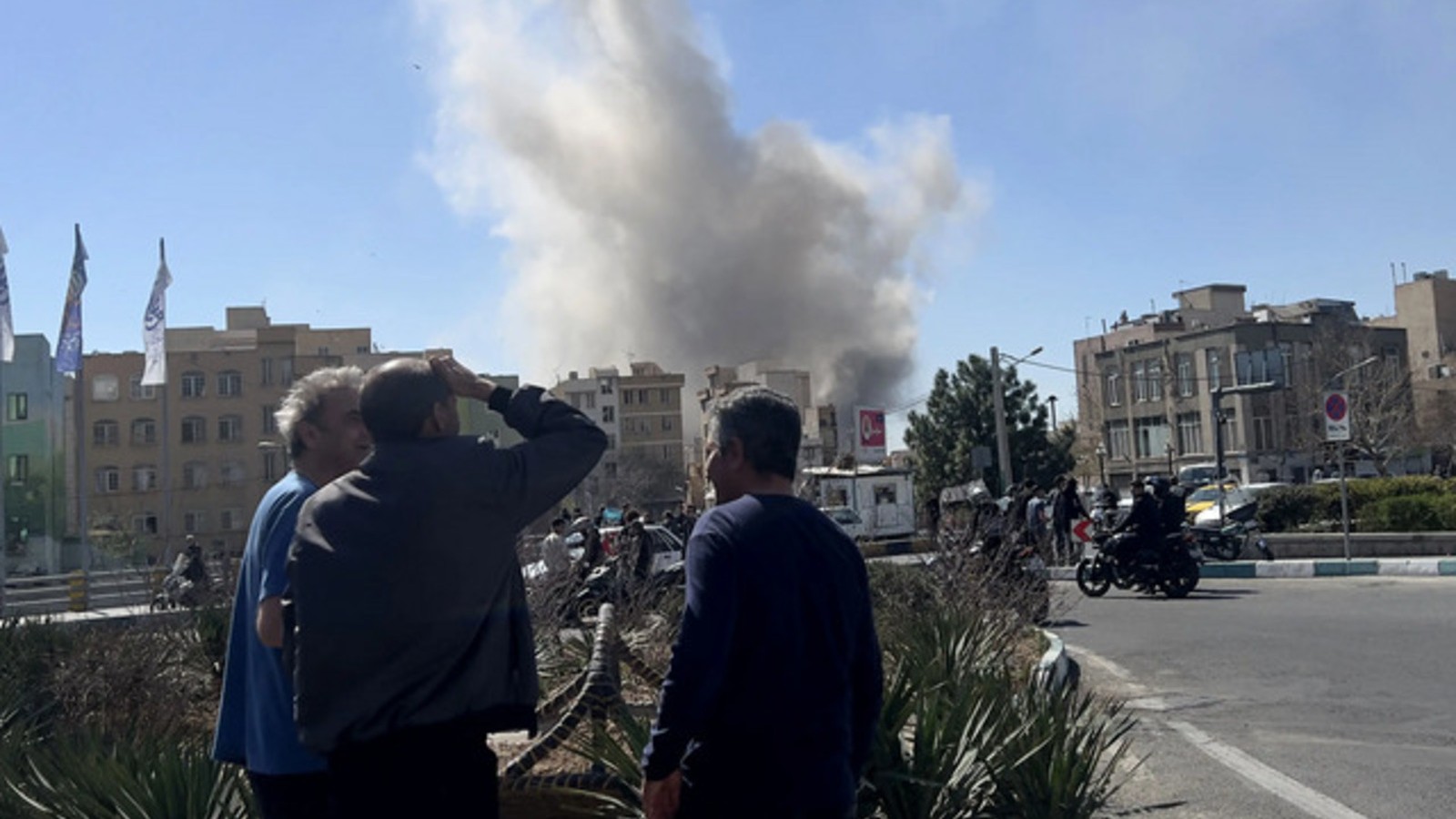Angreb på Teheran, Iran på krigens fjerde dag.