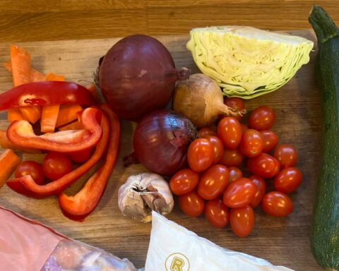 Denne ret rydder køleskabet for grøntsager